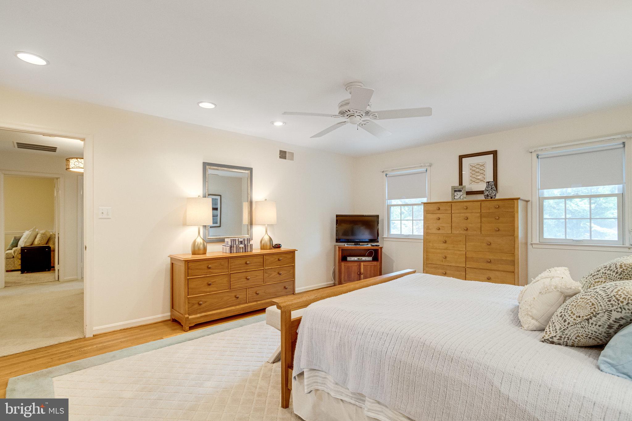 MC LEAN HAMLET - Residential