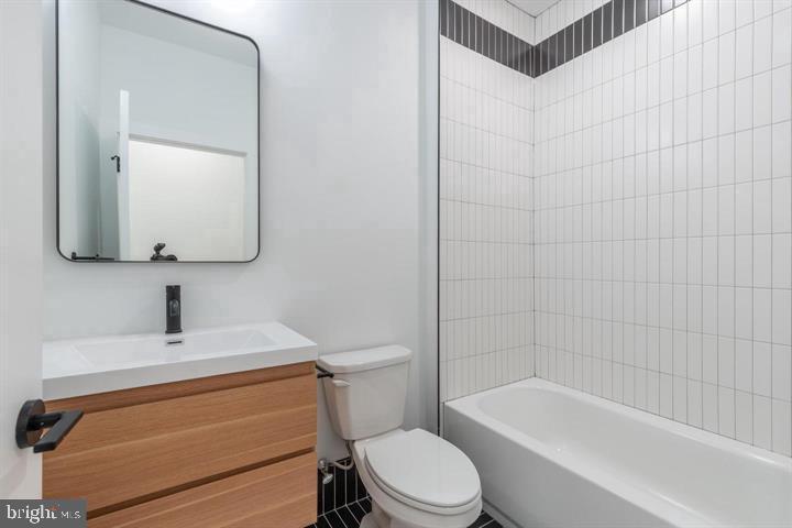 FISHTOWN - Commercial Sale