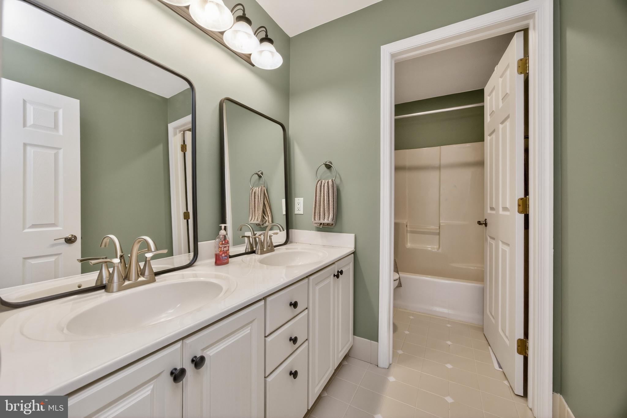 WALNUT SHADE FARM - Residential