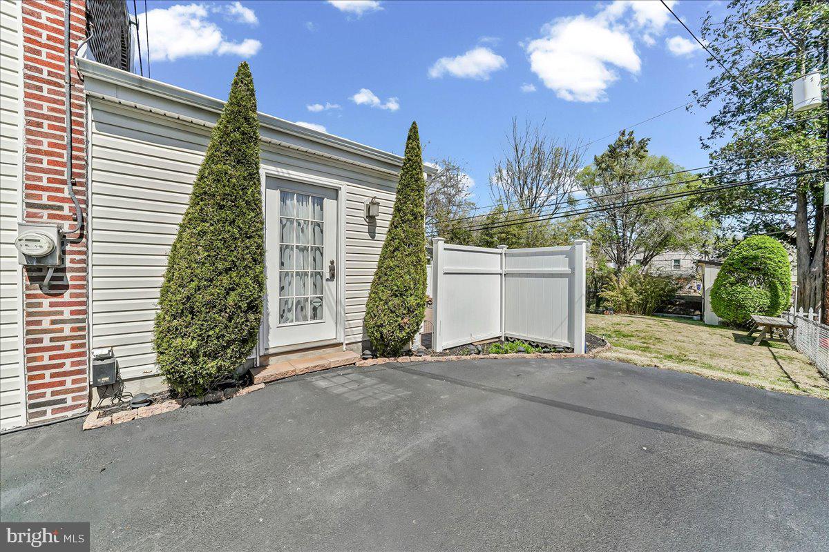 LEEDOM ESTS - Residential