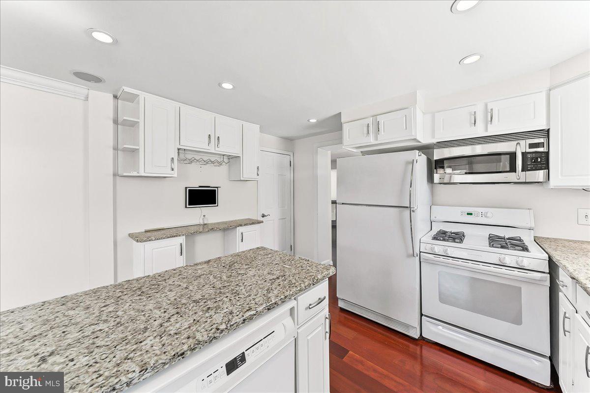 LEEDOM ESTS - Residential