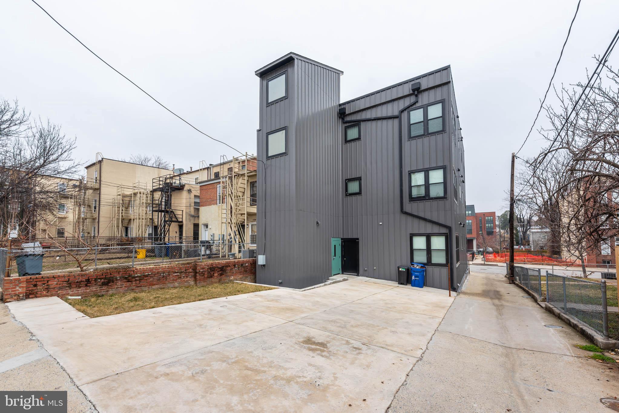 STATION NORTH ARTS DISTRICT - Residential Lease