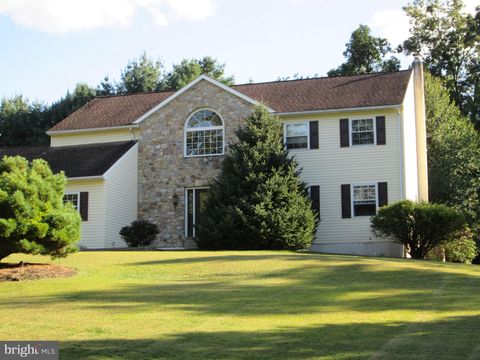 12 LEHLAND DRIVE BOYERTOWN PA 19512