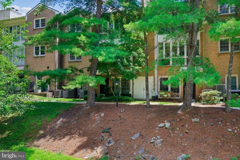 Condo For Rent - 5702 Brewer House Circle #T3-12<br/> ROCKVILLE, MD 20852