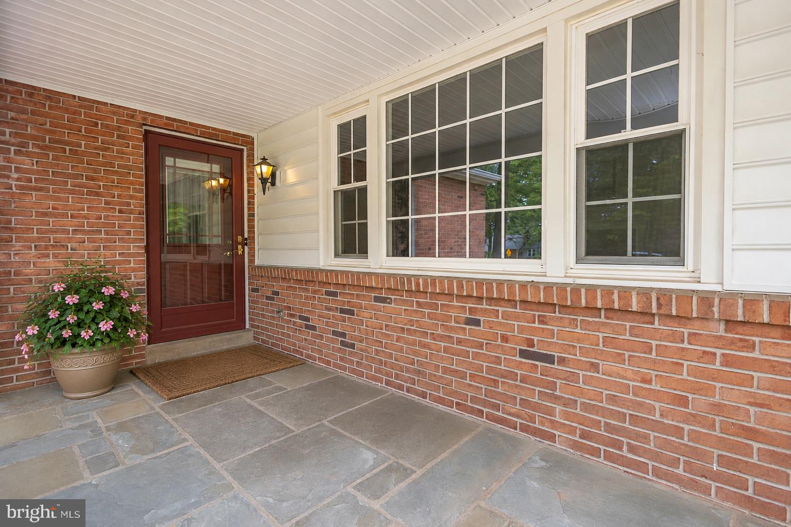 53 SANDYWOOD DRIVE