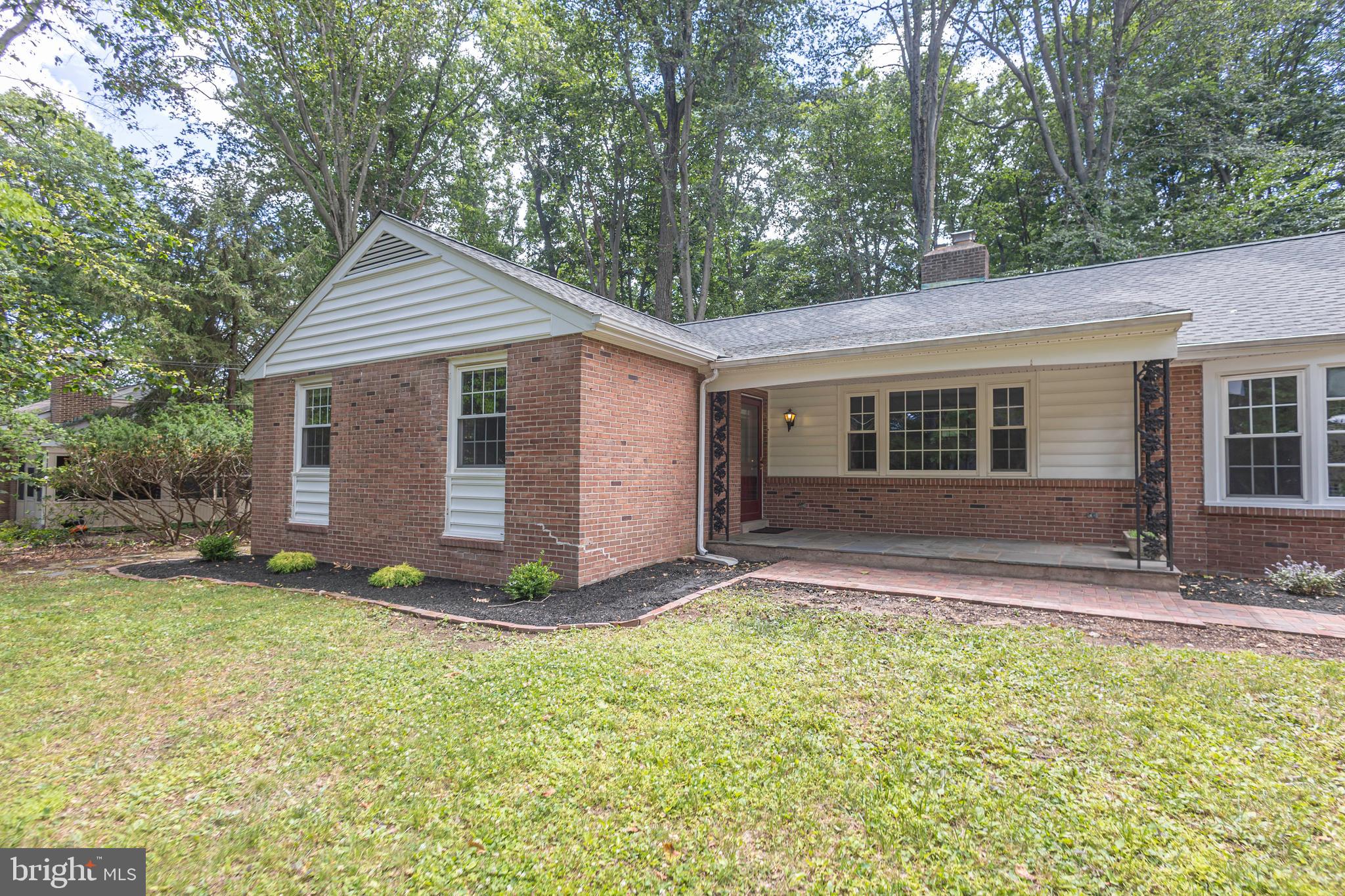 53 SANDYWOOD DRIVE