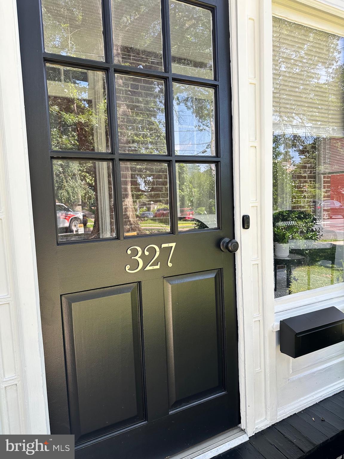 327 S WEST END