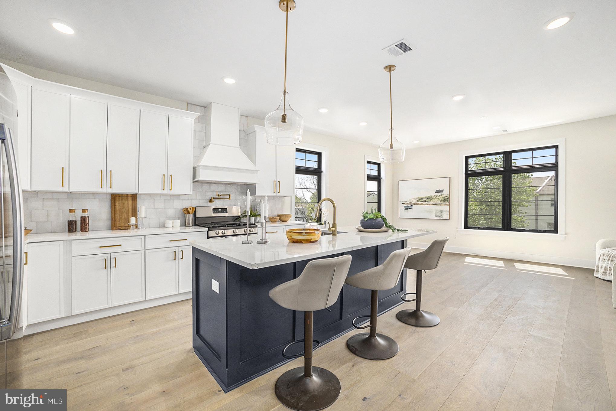 ROXBOROUGH - Residential