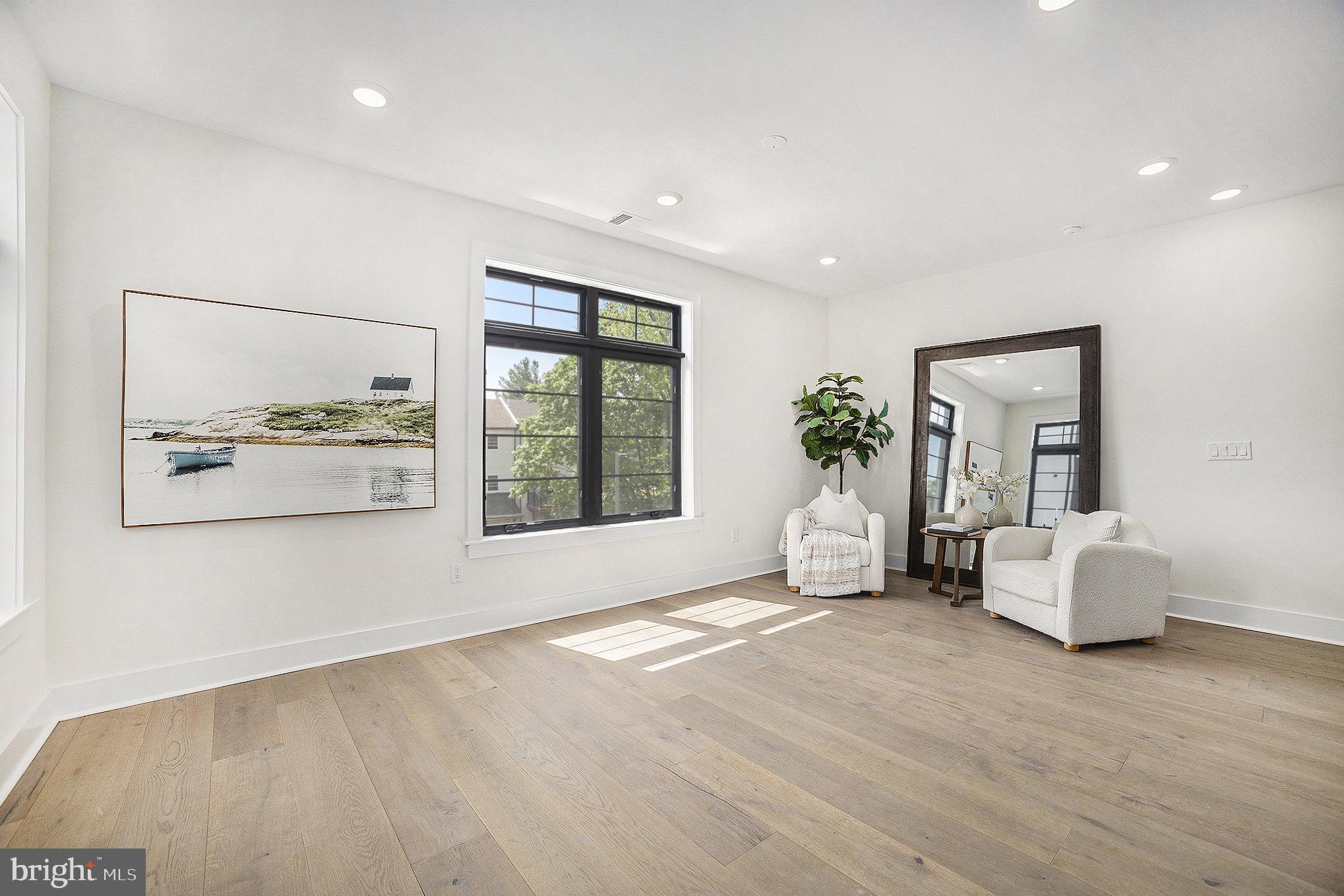 ROXBOROUGH - Residential