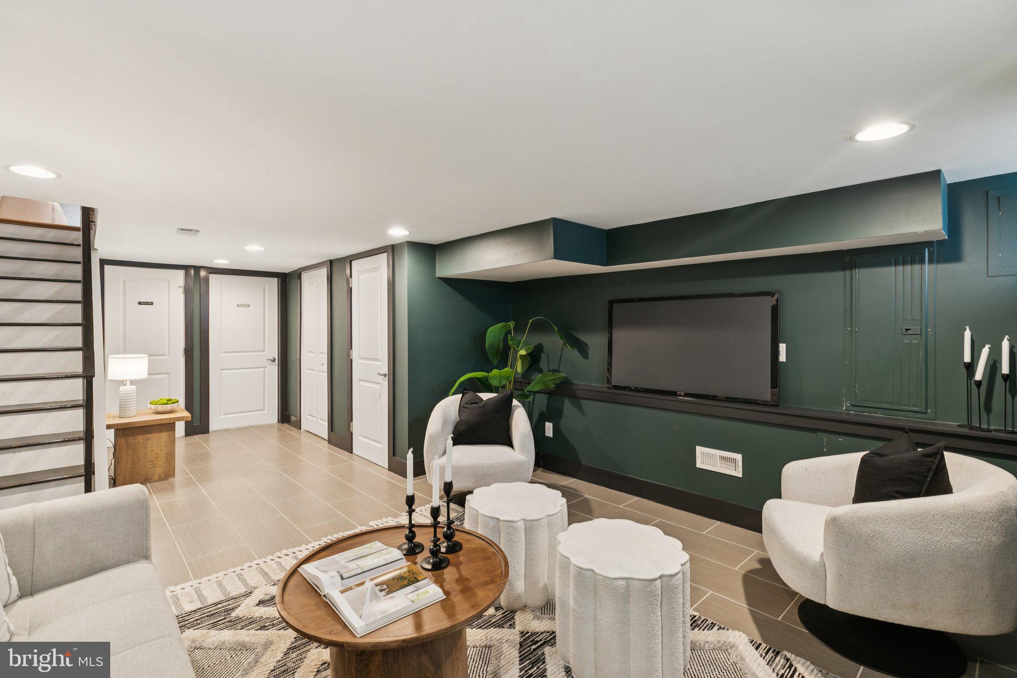 POINT BREEZE - Residential