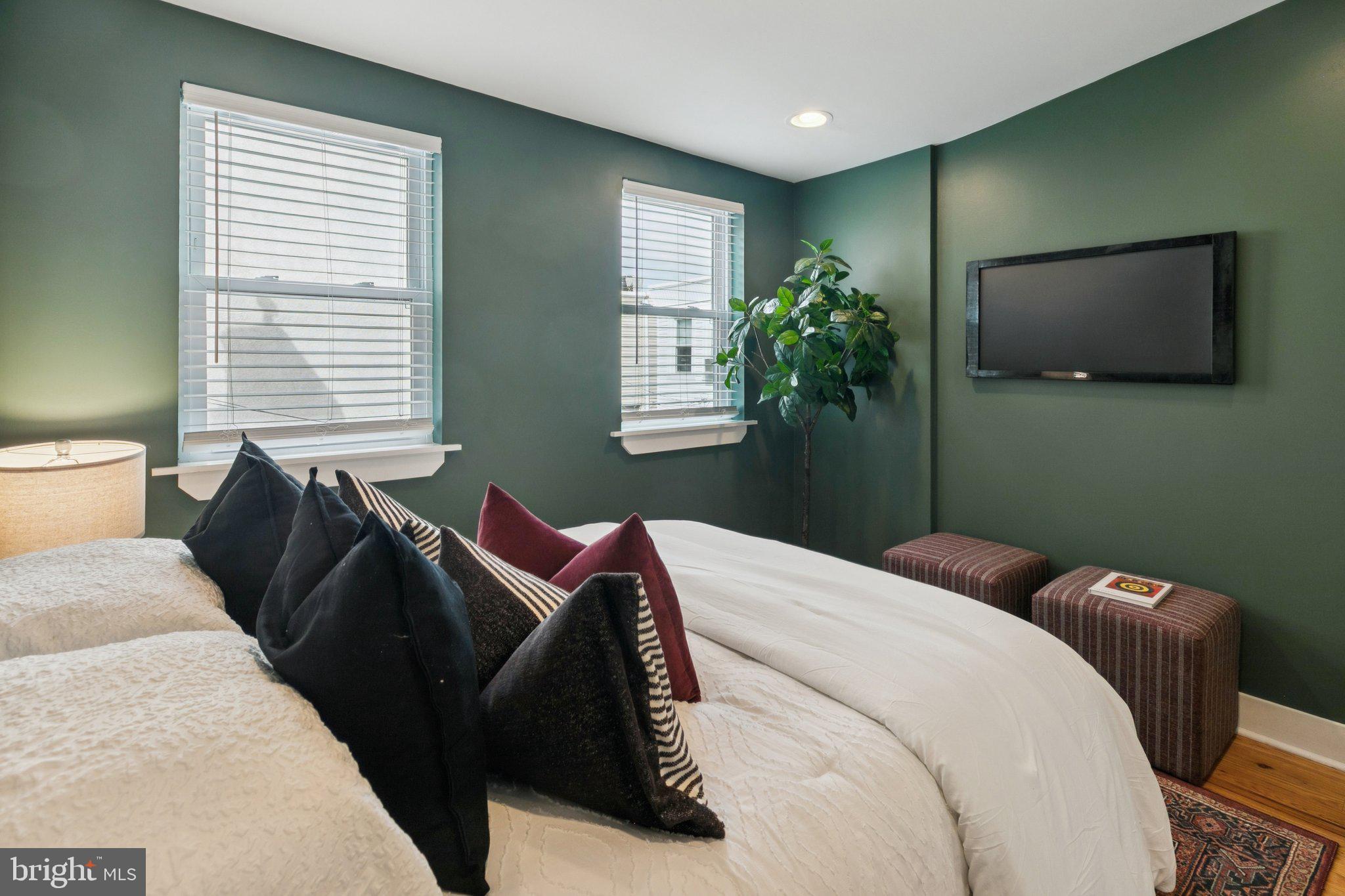 POINT BREEZE - Residential