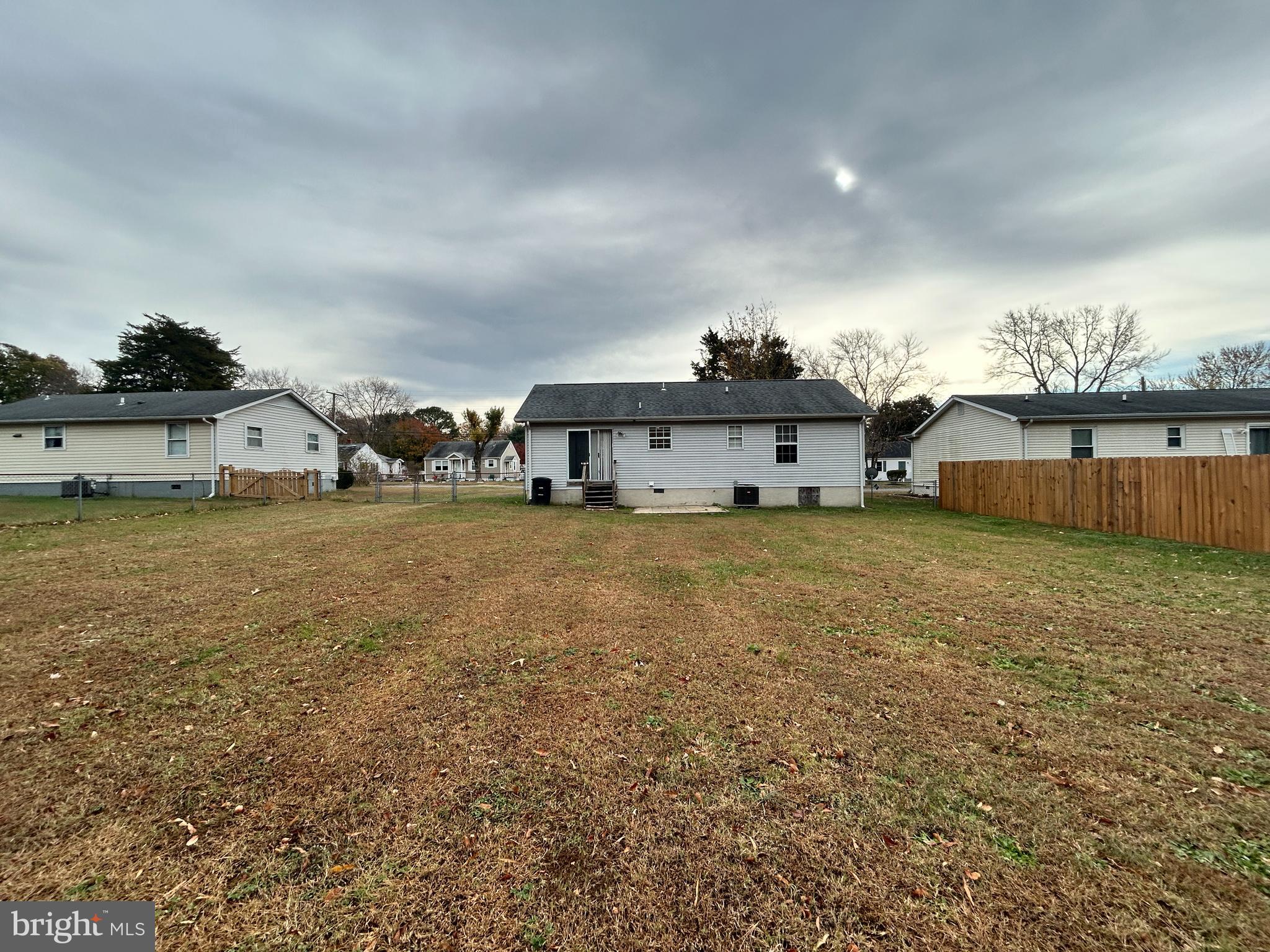 RIVERSIDE MEADOWS - Residential Lease