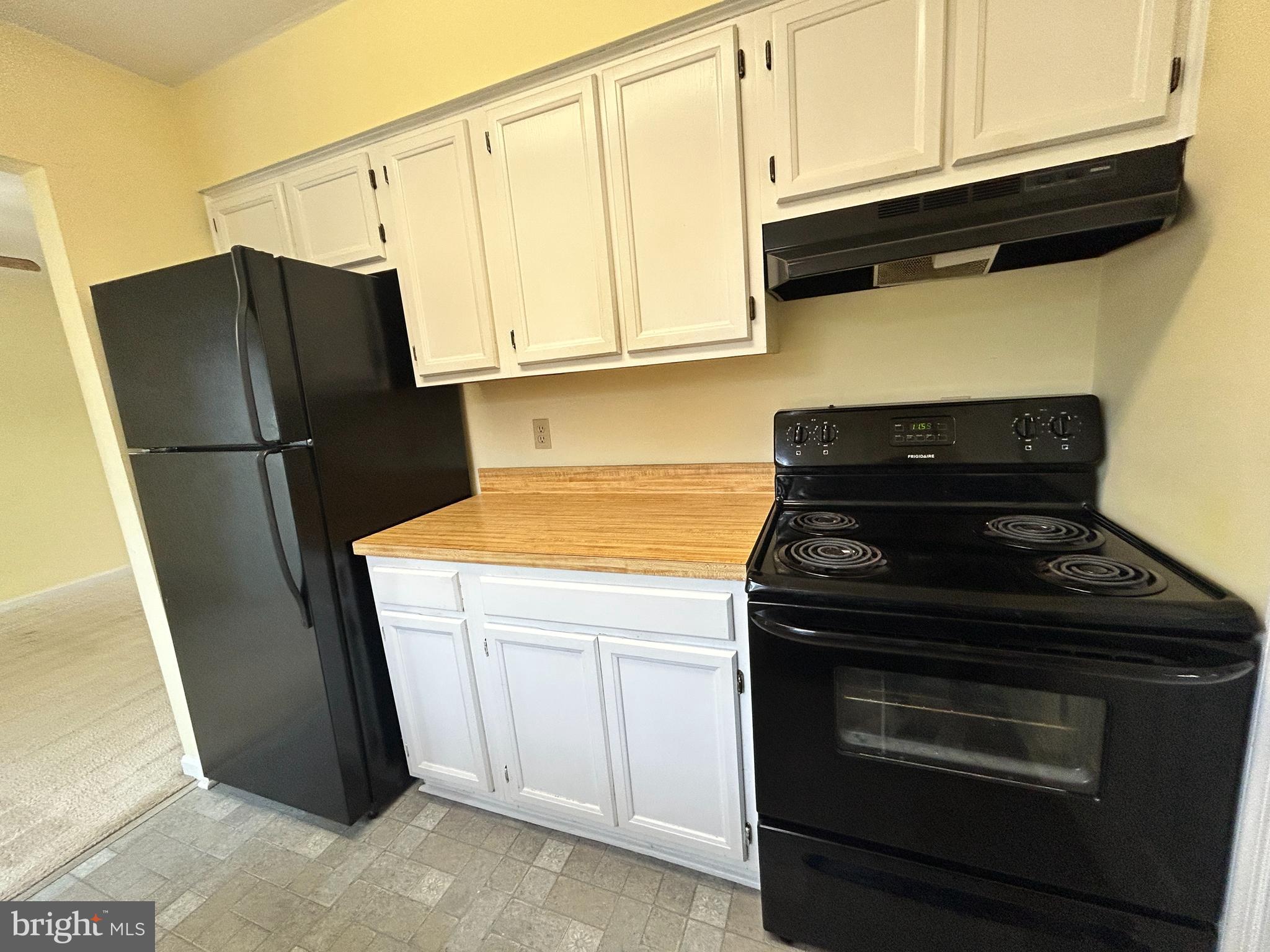 RIVERSIDE MEADOWS - Residential Lease