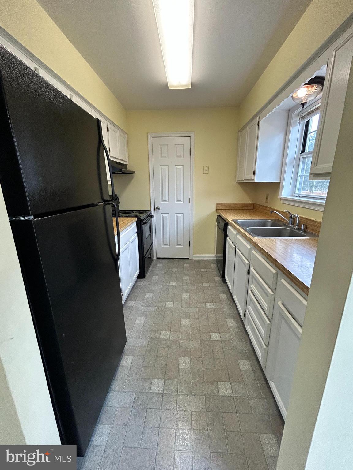 RIVERSIDE MEADOWS - Residential Lease