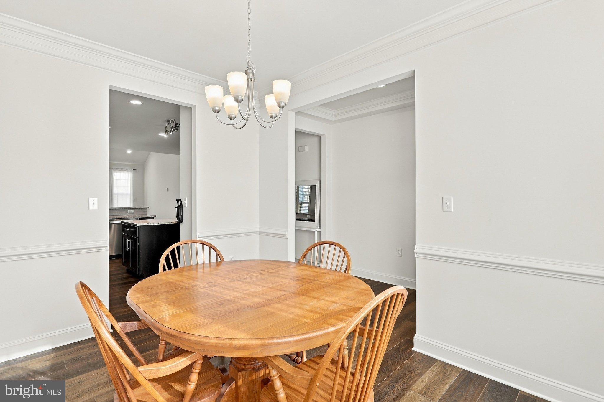 212 DARDEN COURT W