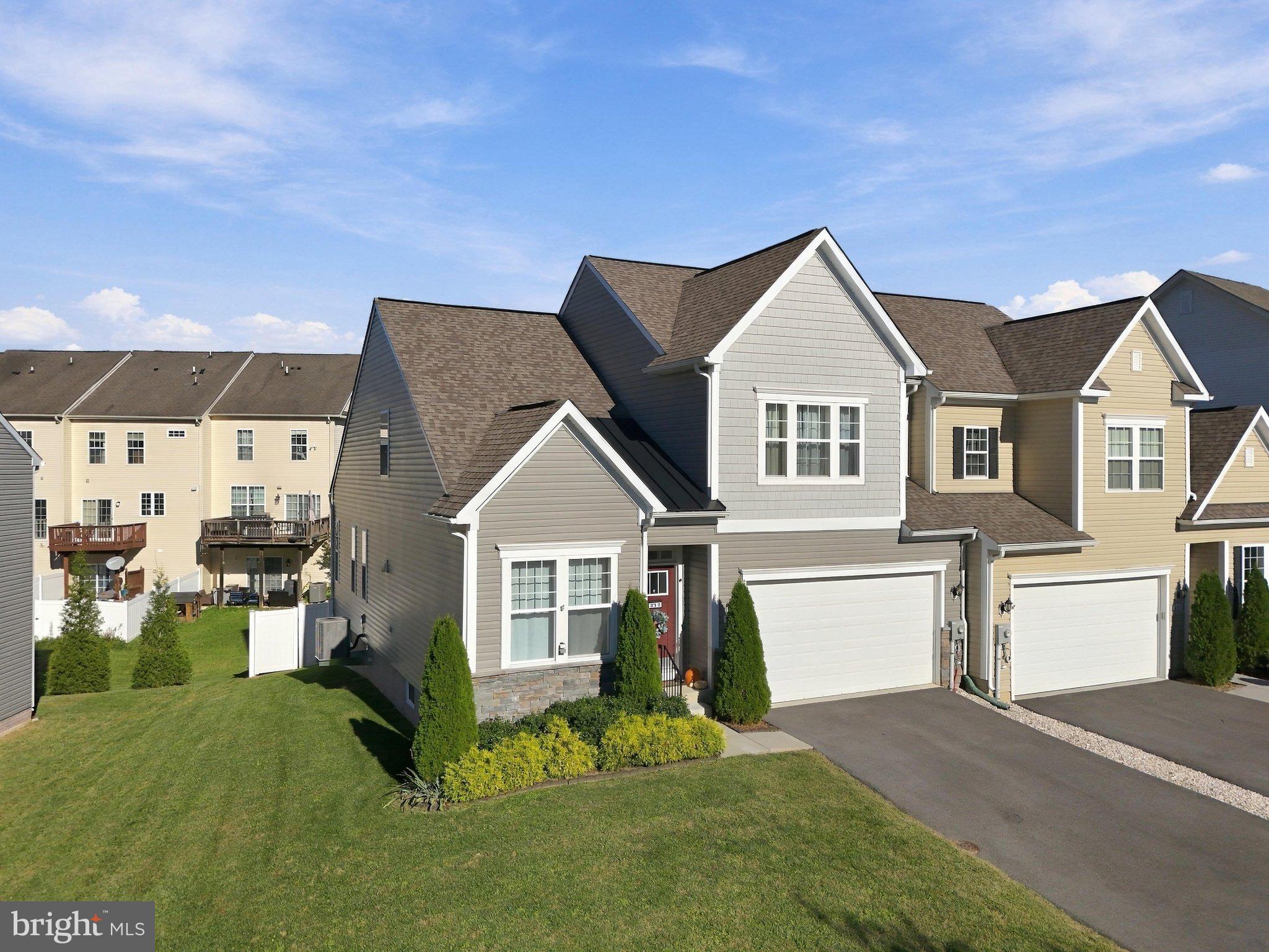 212 DARDEN COURT W