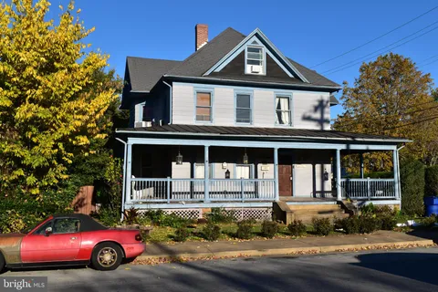 203 Chester Street, Front Royal, VA MLS: VAWR2010558