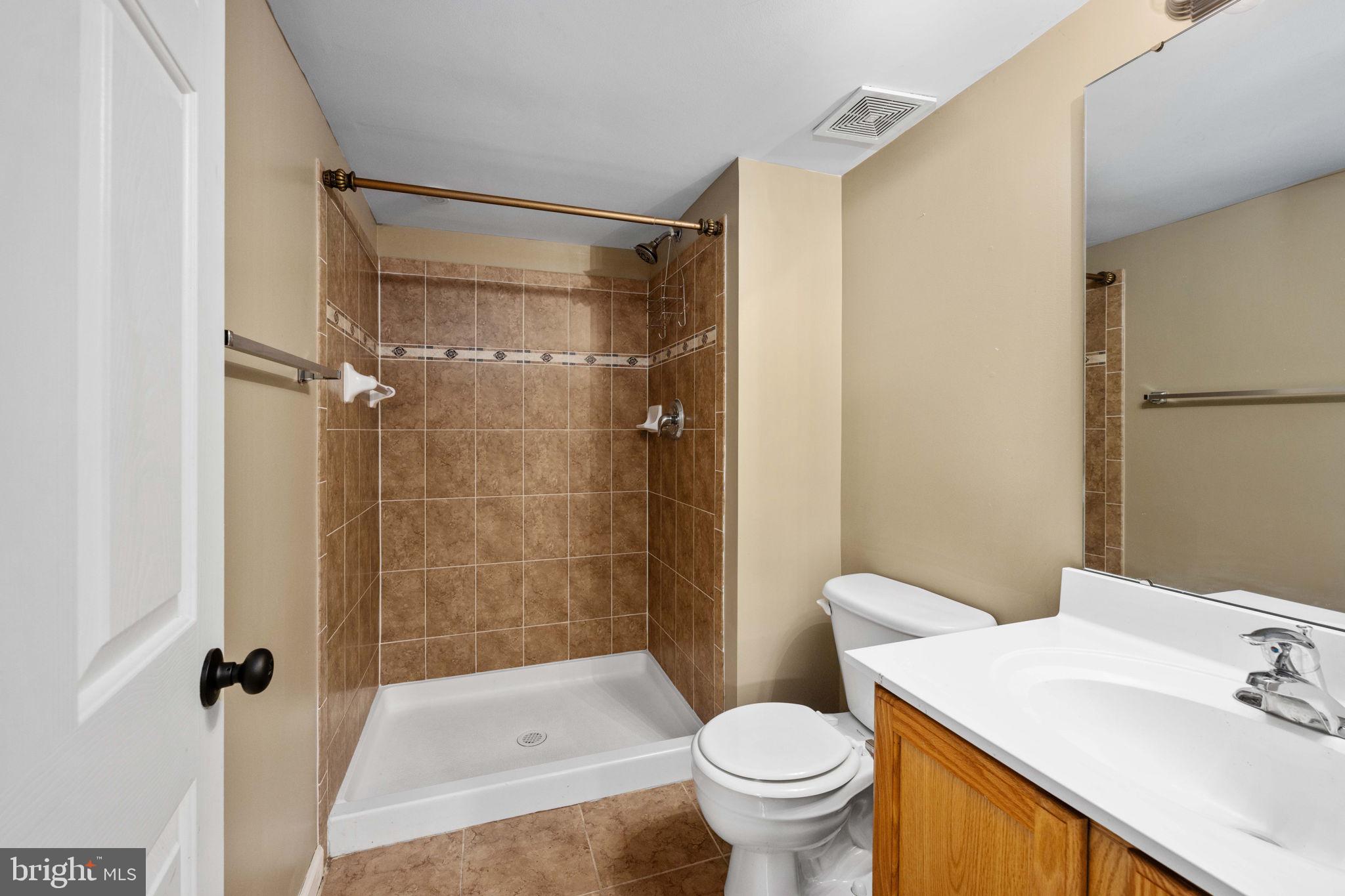 LEES PARKE - Residential Lease