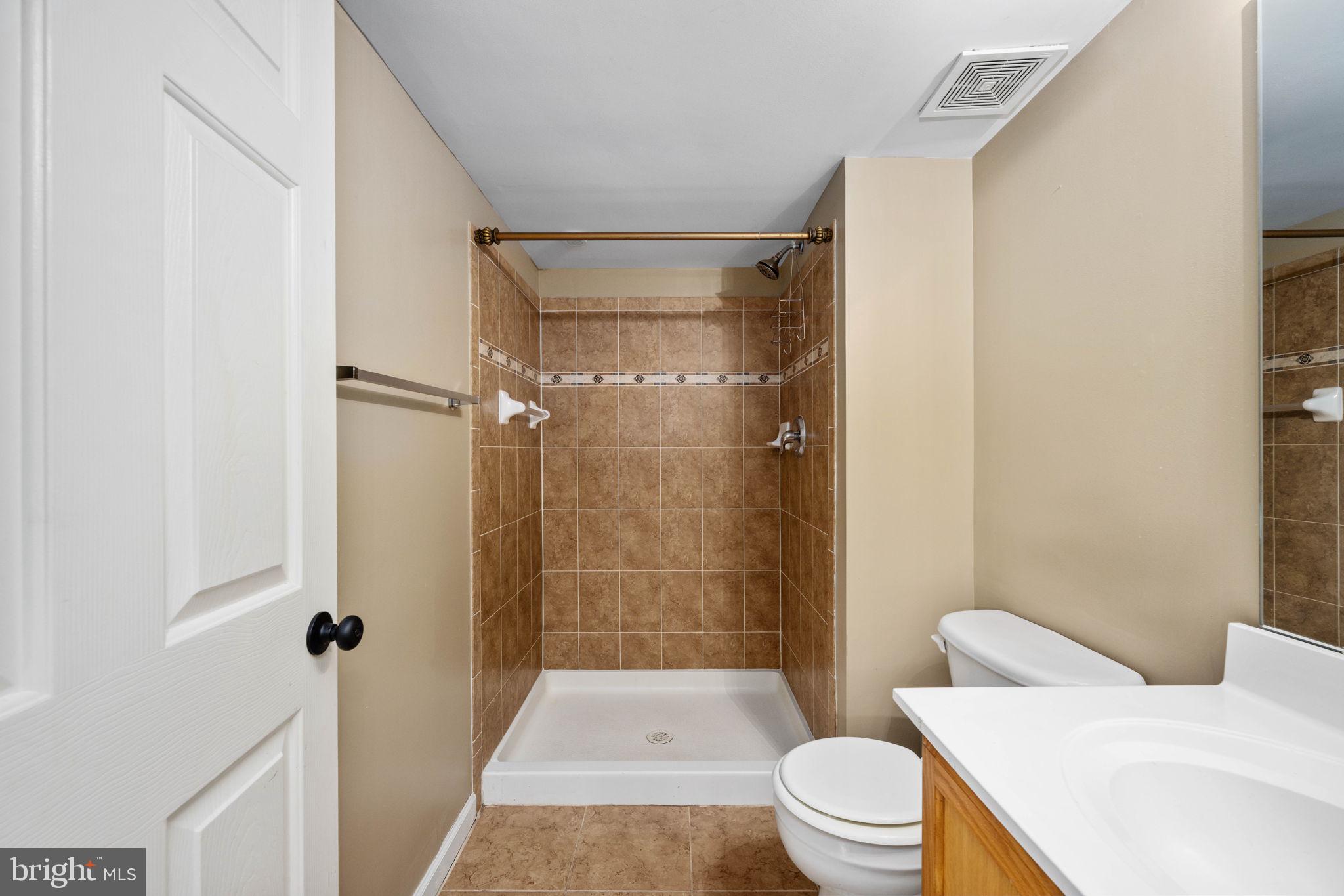 LEES PARKE - Residential Lease