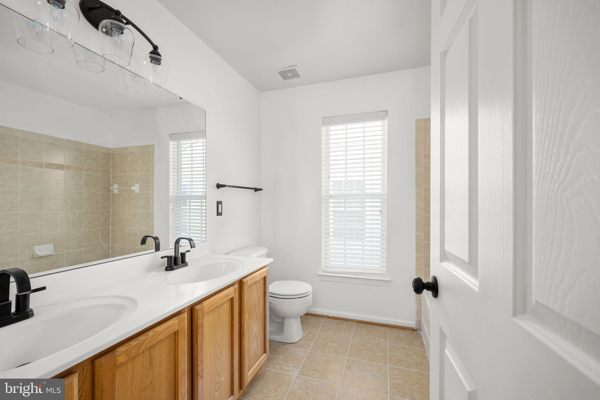 LEES PARKE - Residential Lease