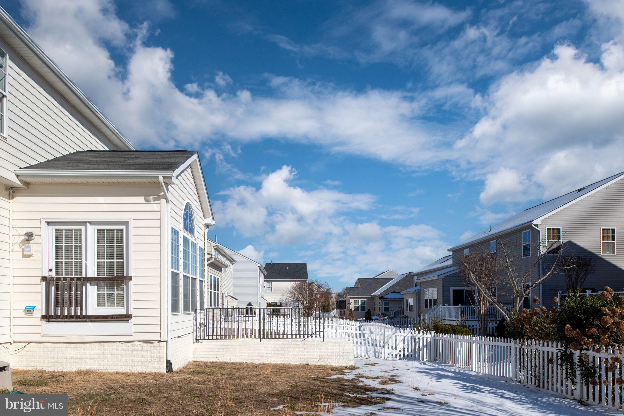 LEES PARKE - Residential Lease