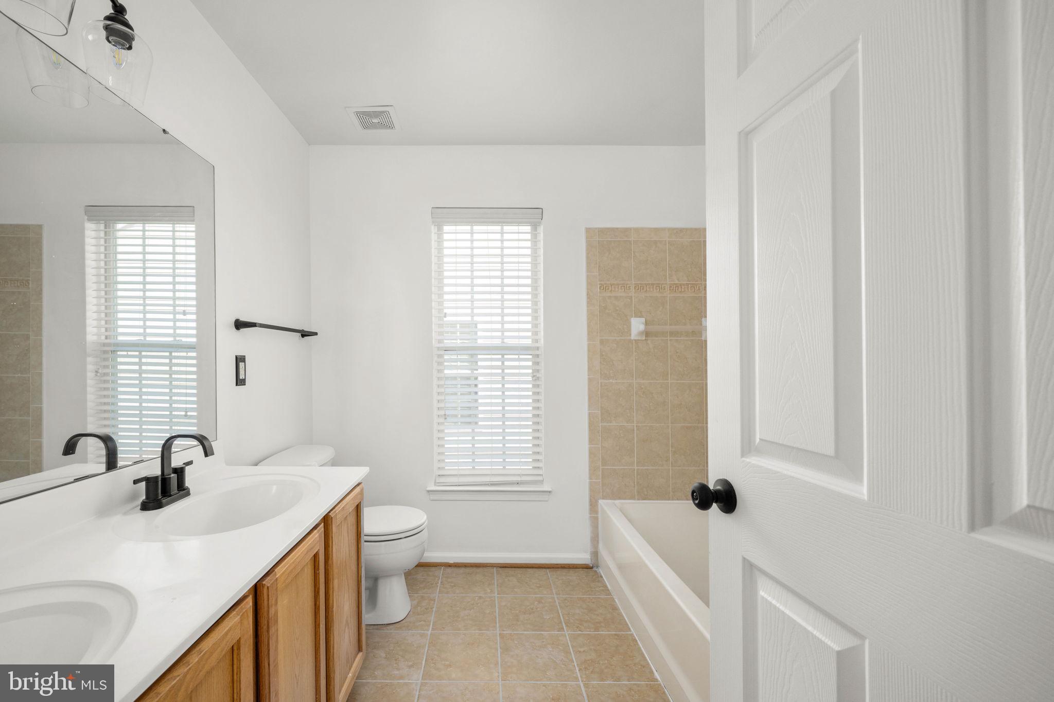 LEES PARKE - Residential Lease