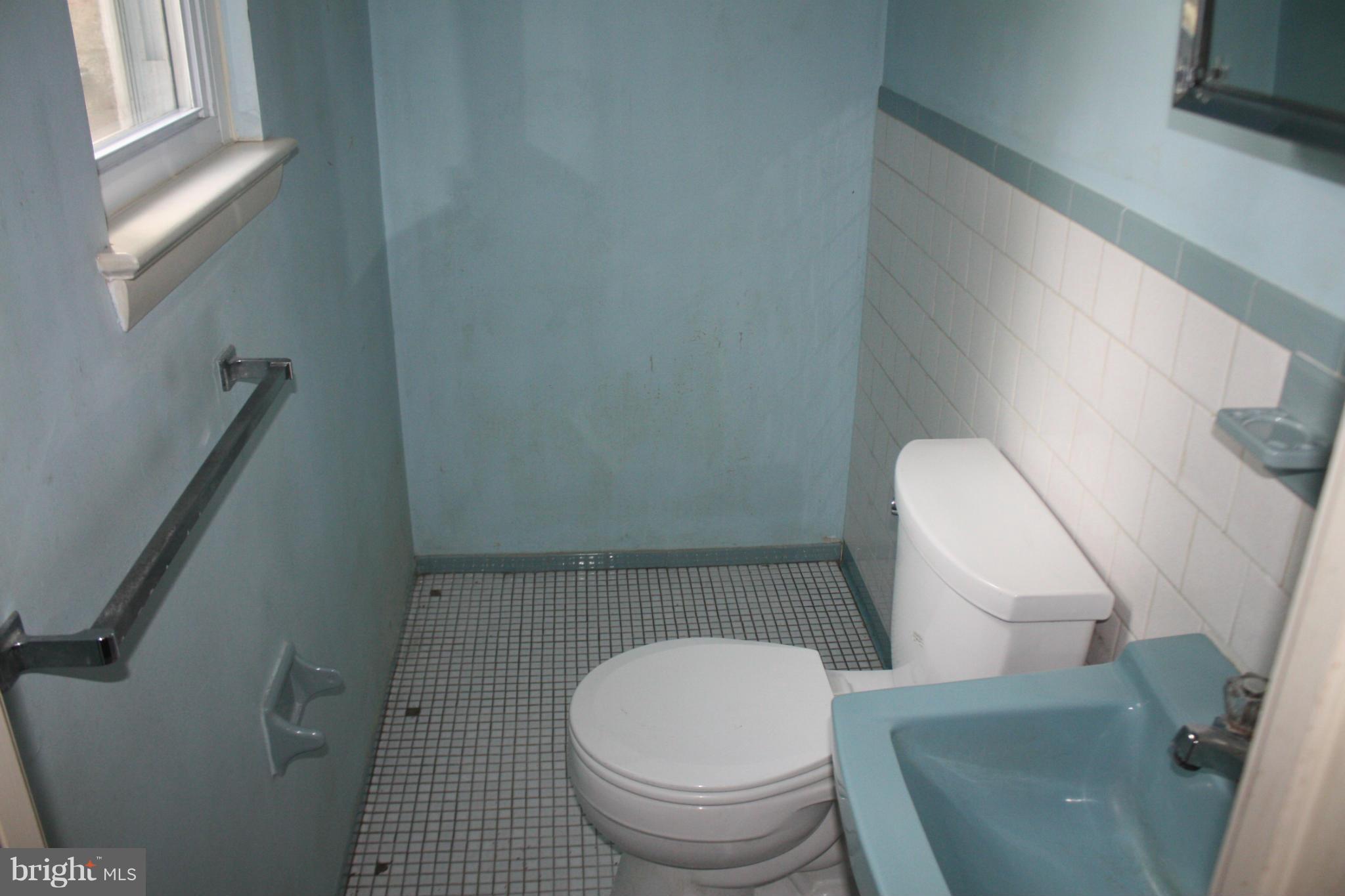 CHRIS MAR MANOR - Residential