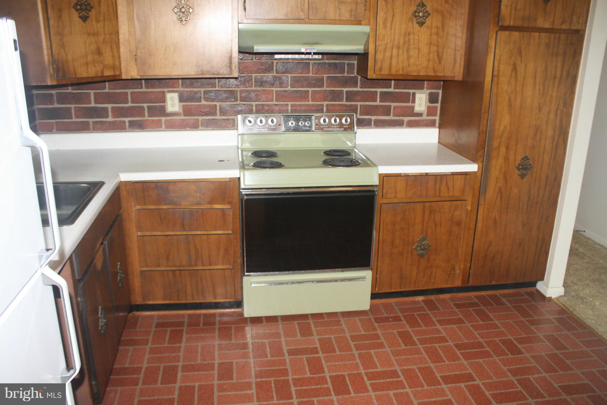 CHRIS MAR MANOR - Residential