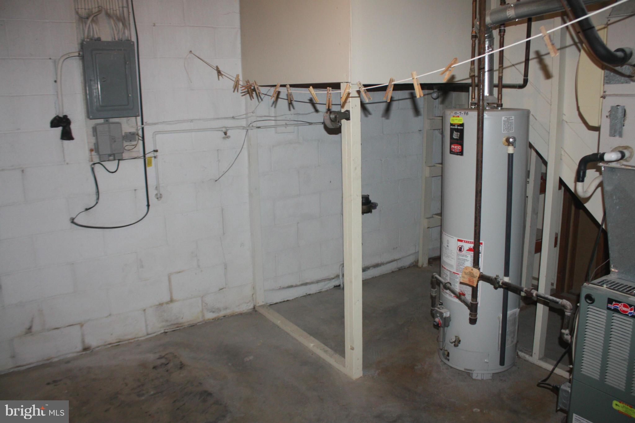 CHRIS MAR MANOR - Residential