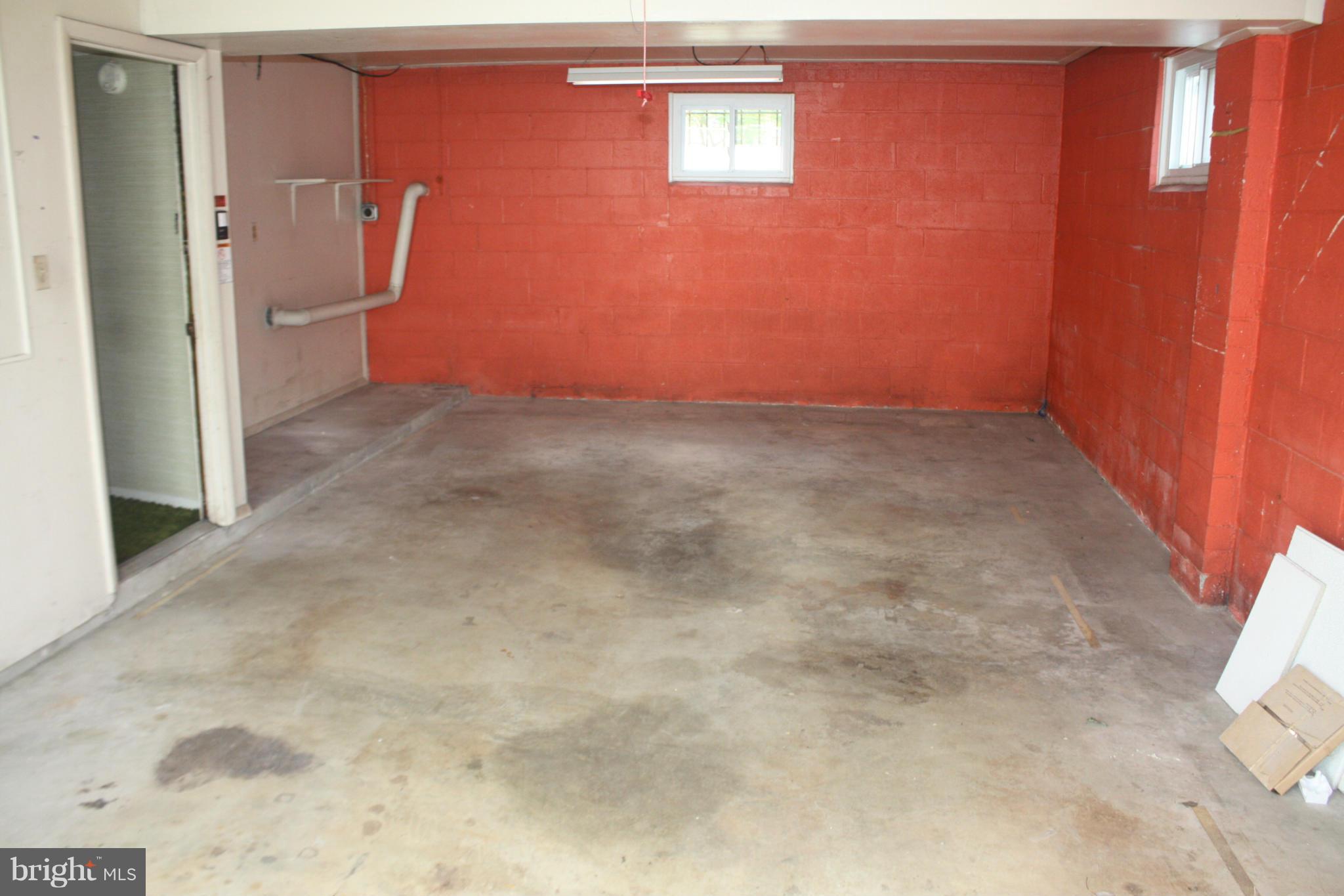 CHRIS MAR MANOR - Residential