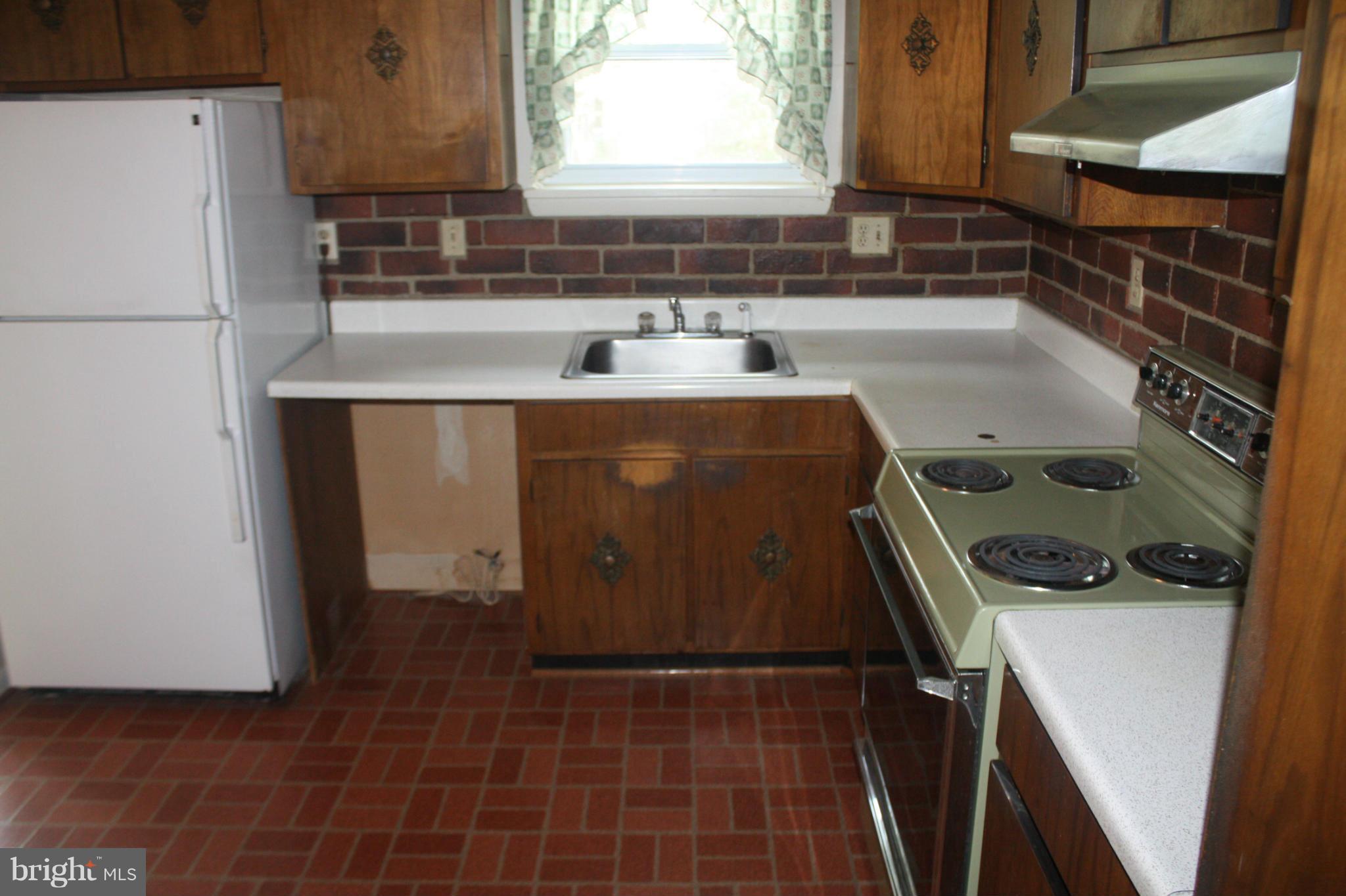 CHRIS MAR MANOR - Residential