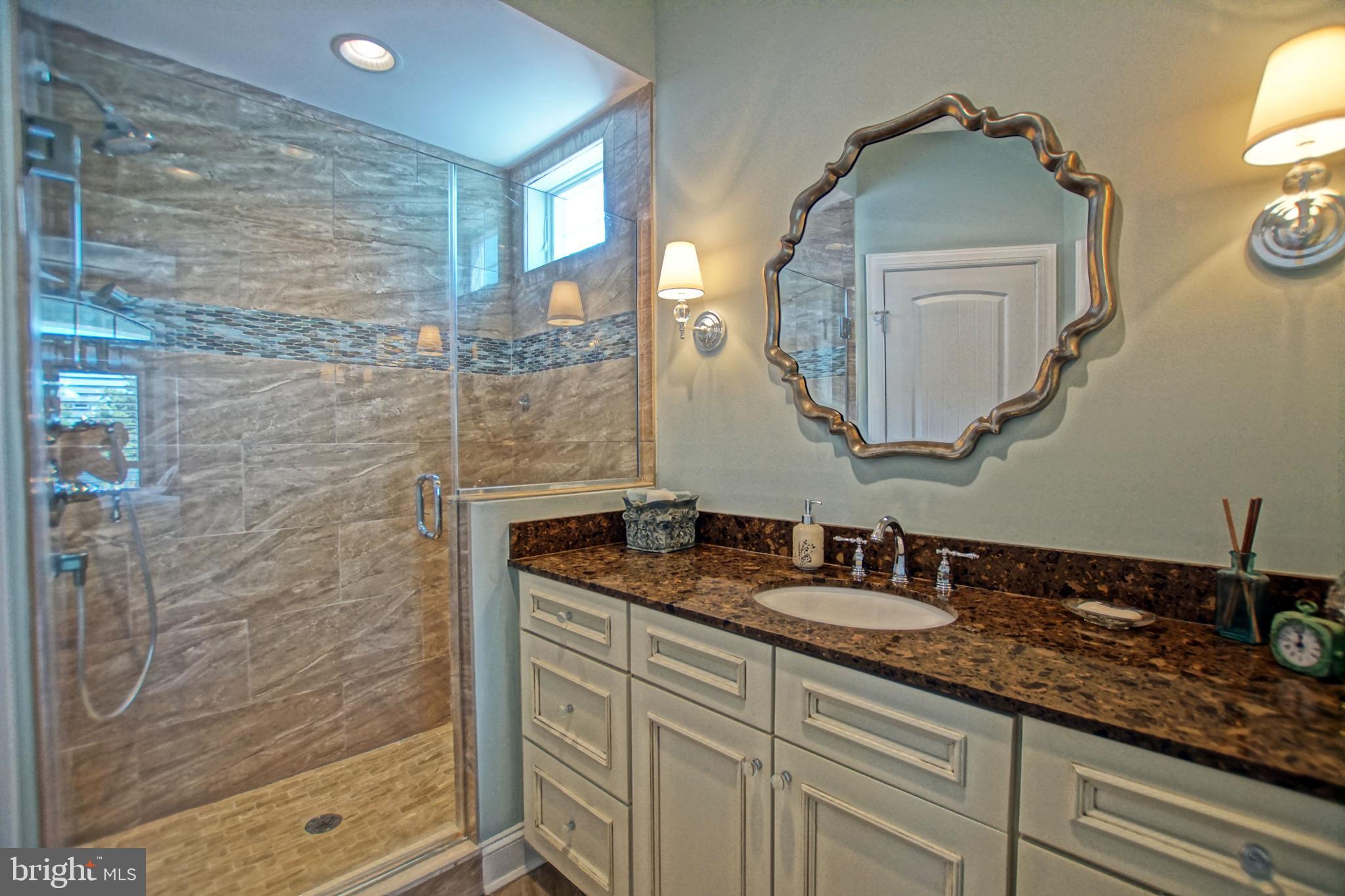 CAPE SHORES - Residential