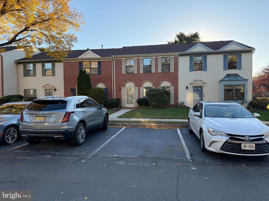 Photo of 7 Oneill Court, LAWRENCEVILLE, NJ 08648 (MLS # NJME2068940)