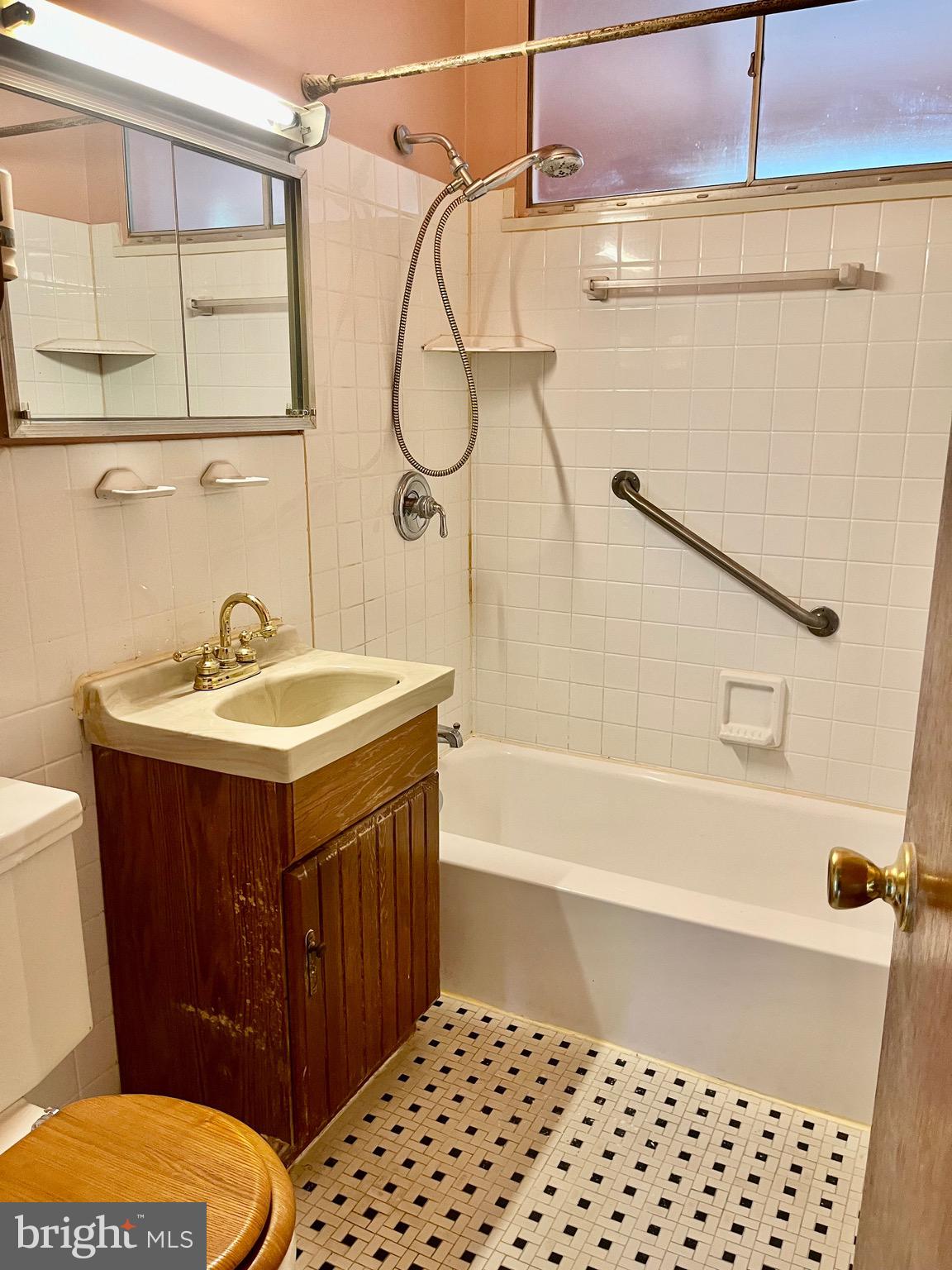 OAK SPRINGS - Residential