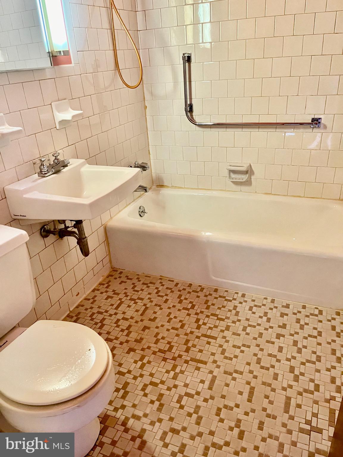 OAK SPRINGS - Residential