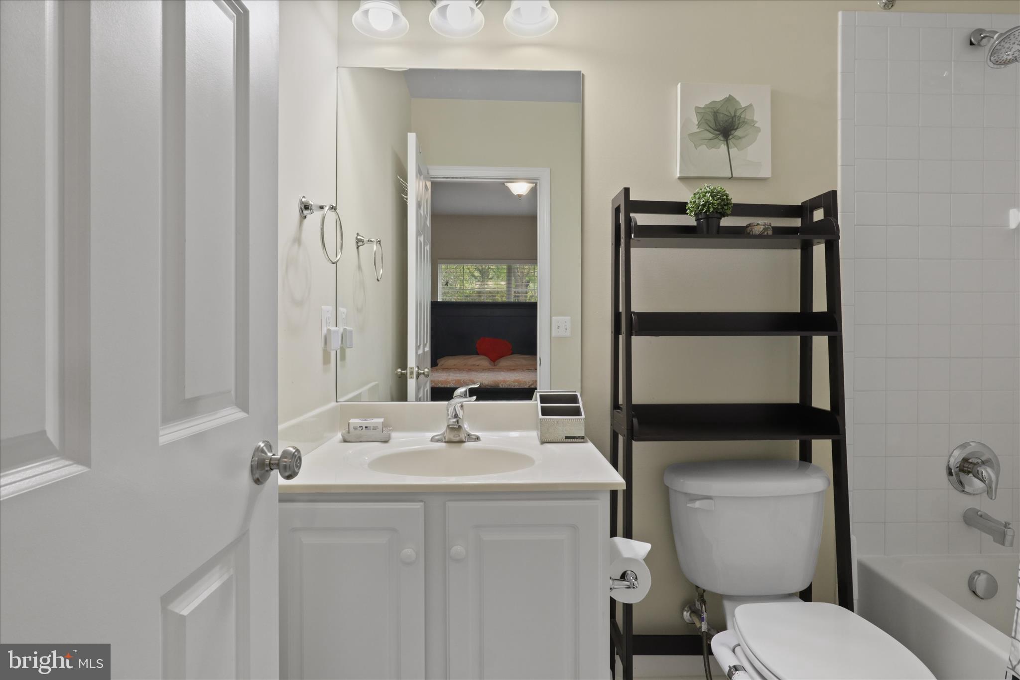 FAIR LAKES - Residential Lease