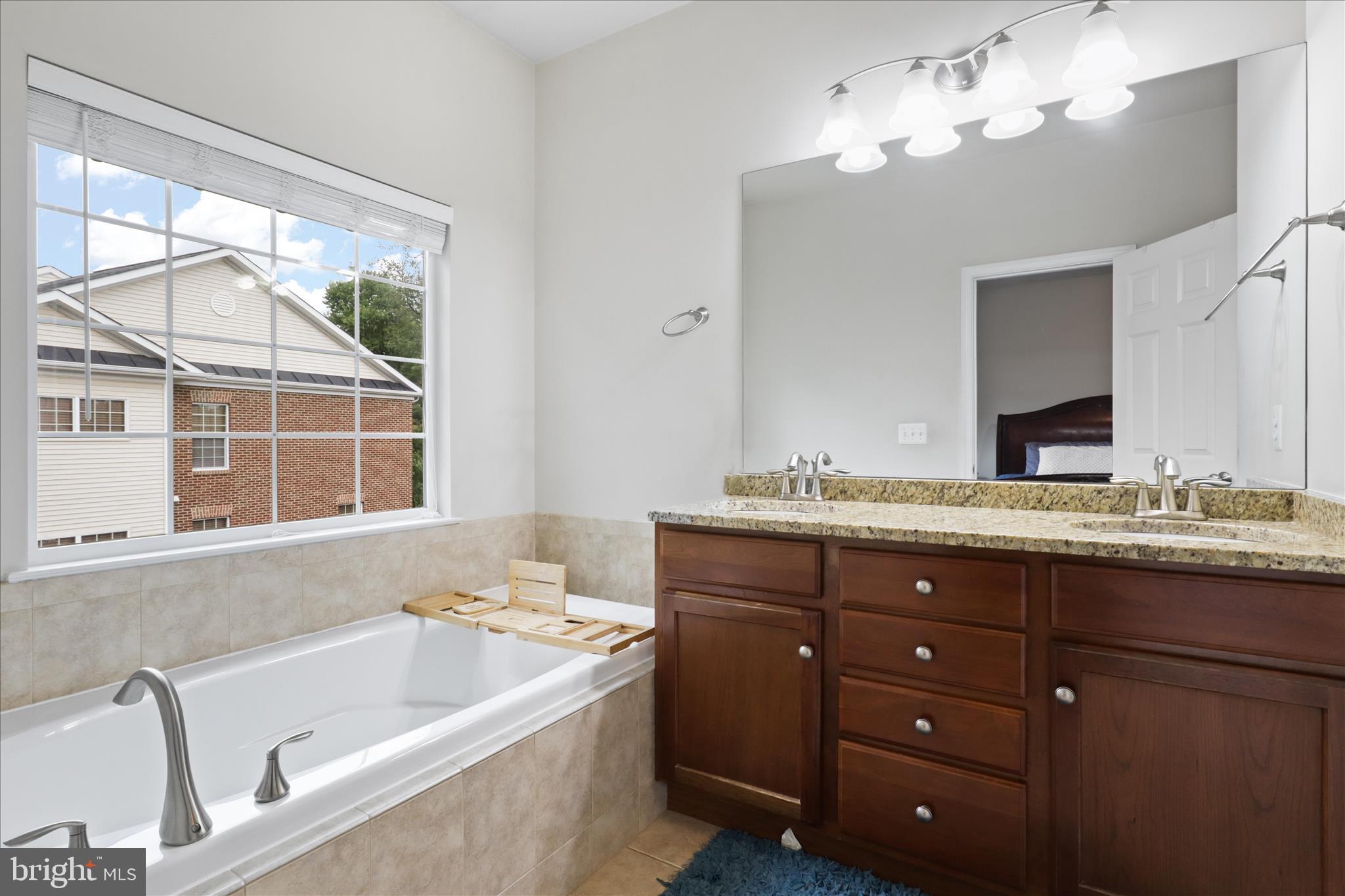 FAIR LAKES - Residential Lease