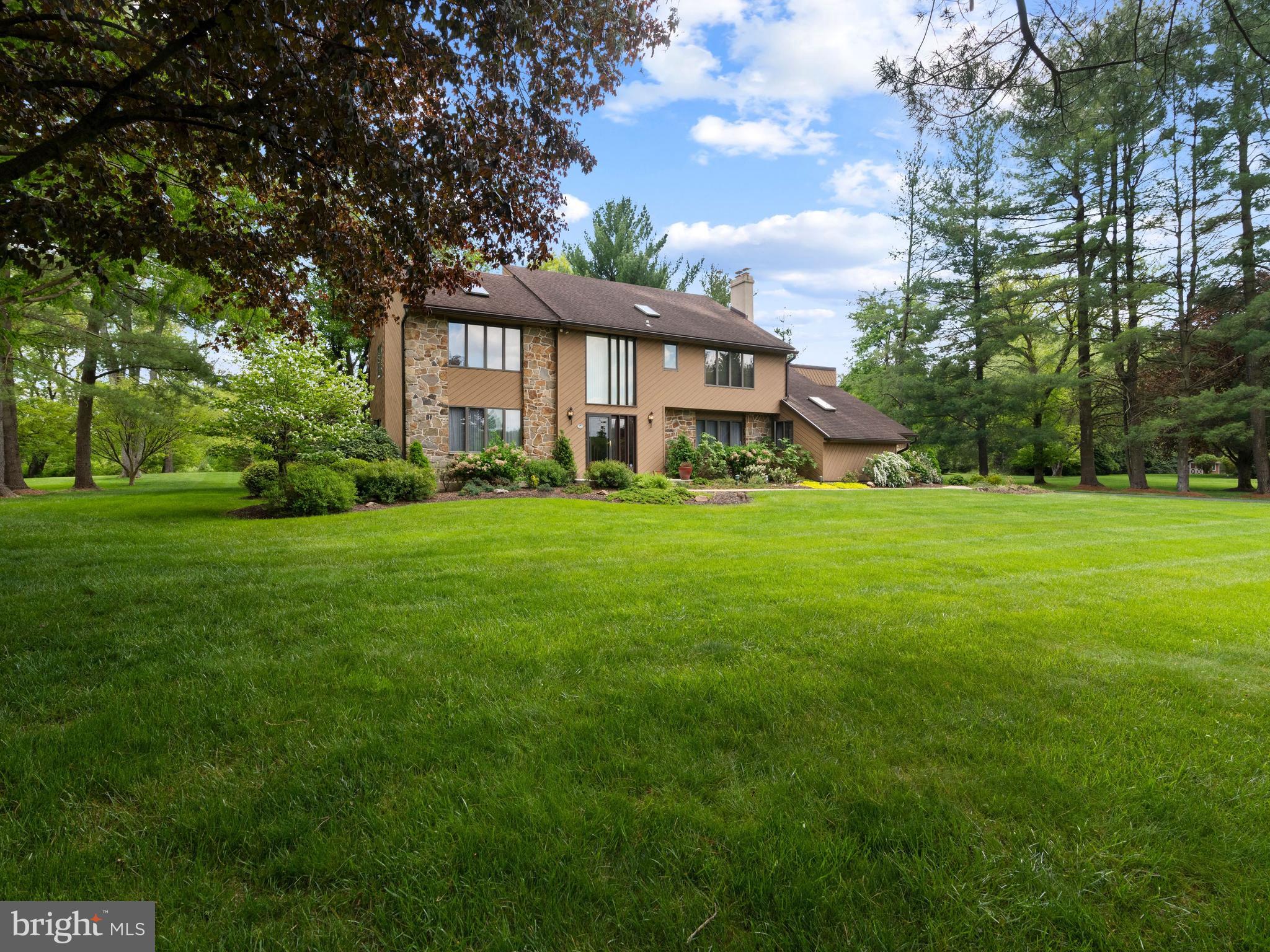 1136 DORSET DRIVE