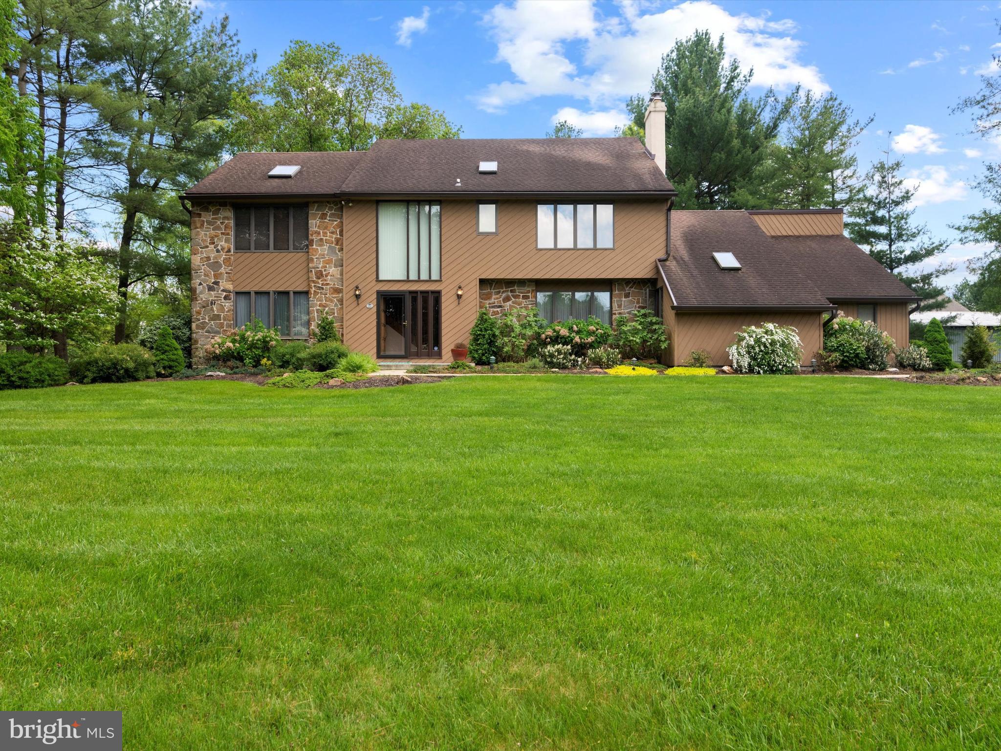 1136 DORSET DRIVE