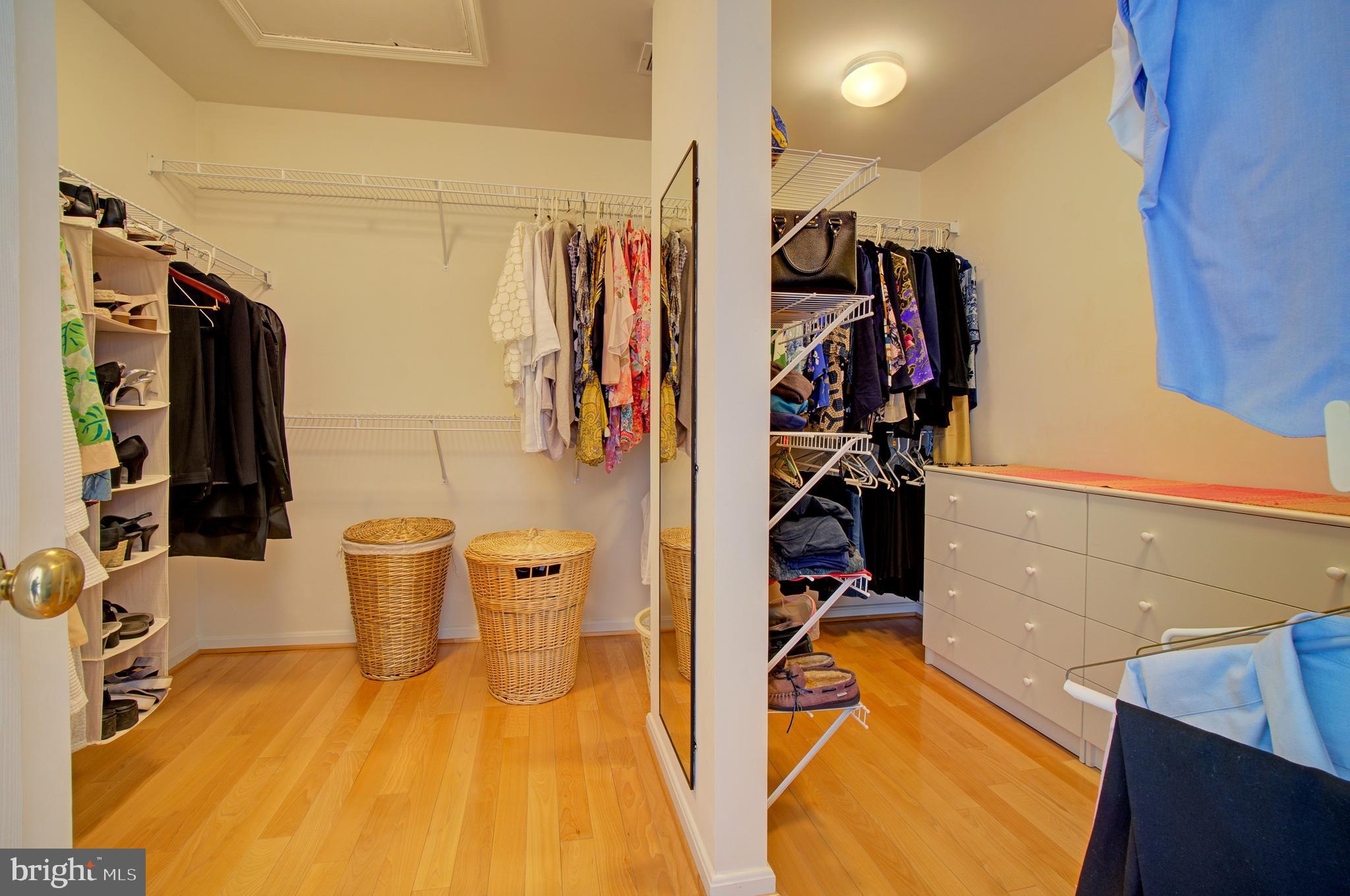 THE COURTS OF FOX MILL - Residential