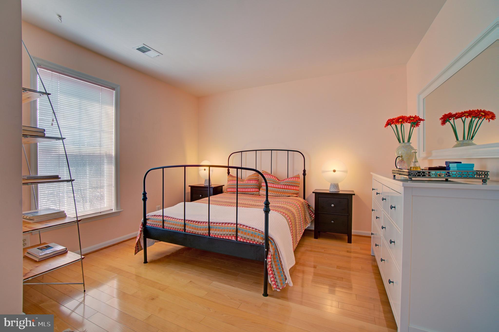 THE COURTS OF FOX MILL - Residential