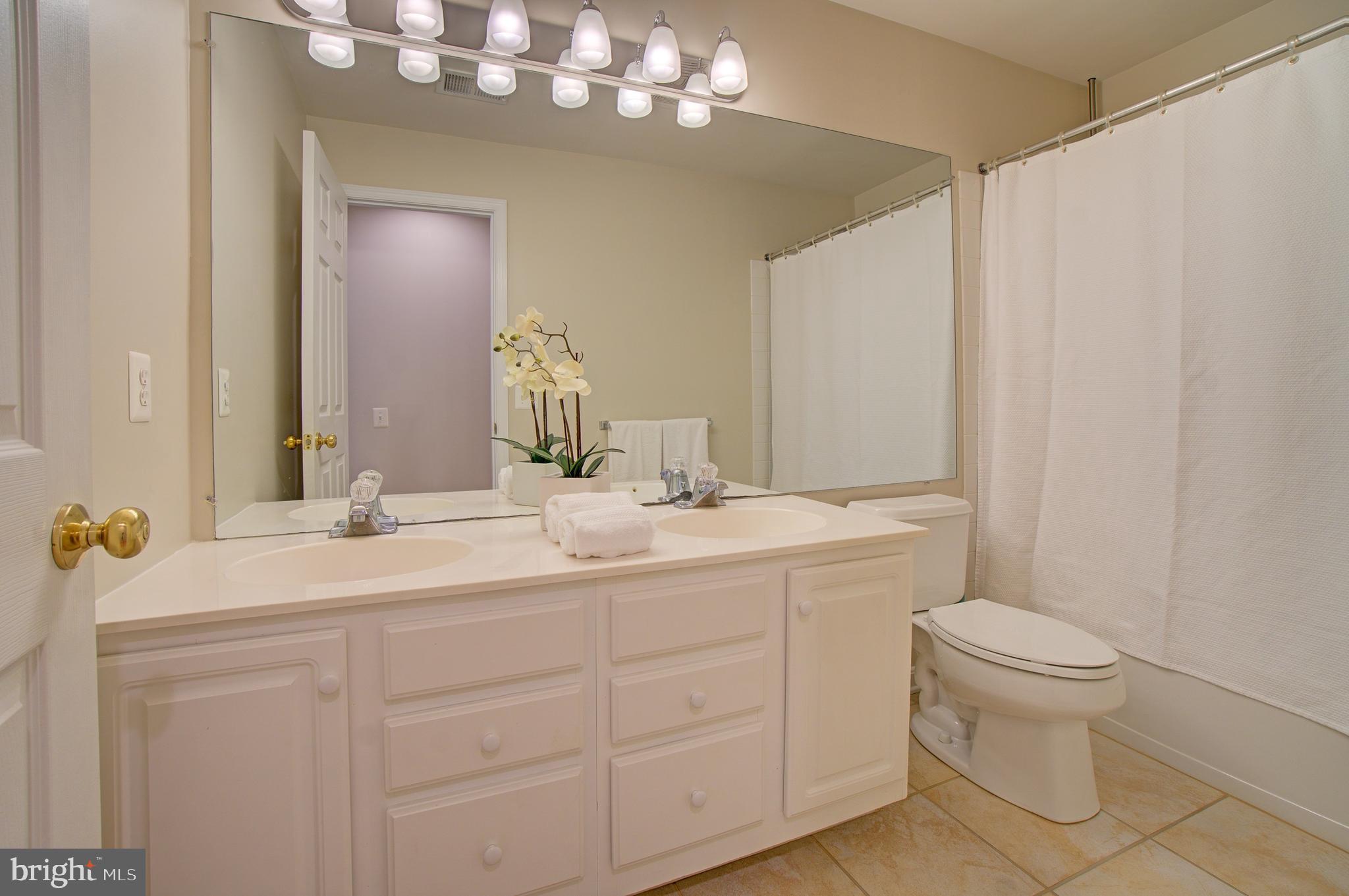 THE COURTS OF FOX MILL - Residential