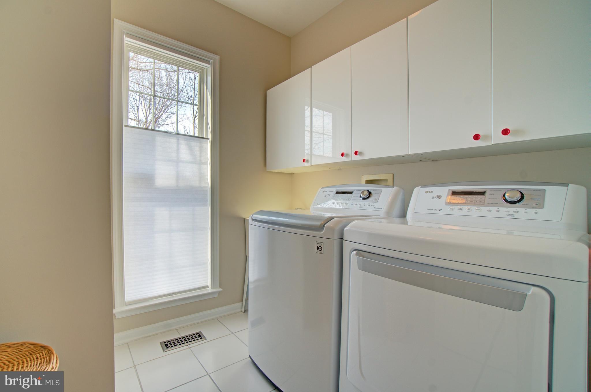 THE COURTS OF FOX MILL - Residential