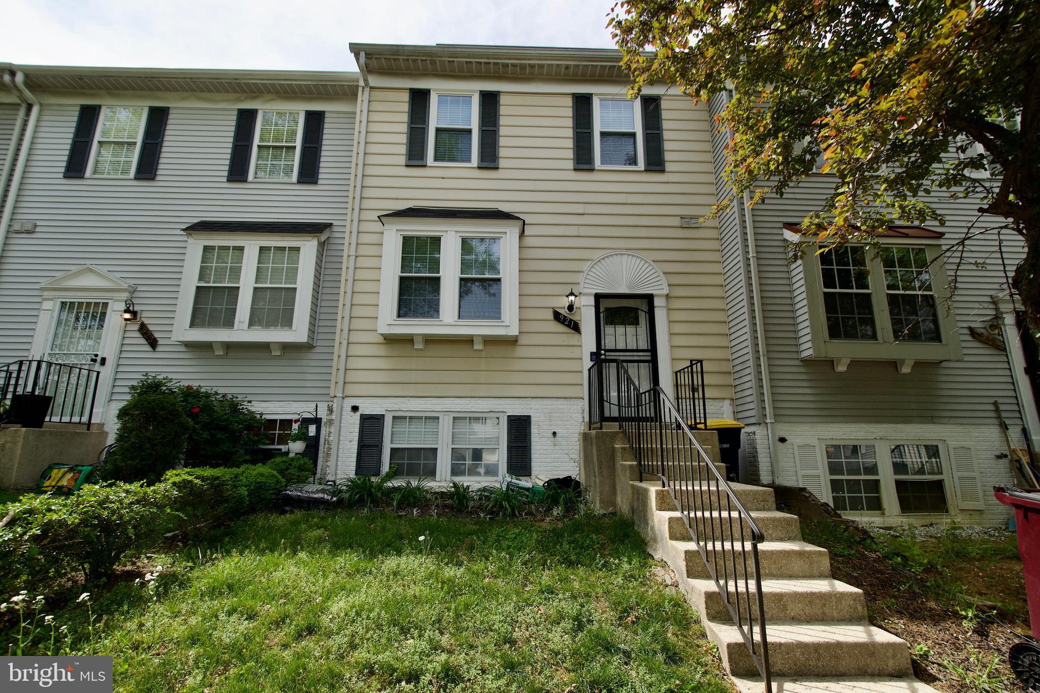 921 NEWINGTON COURT