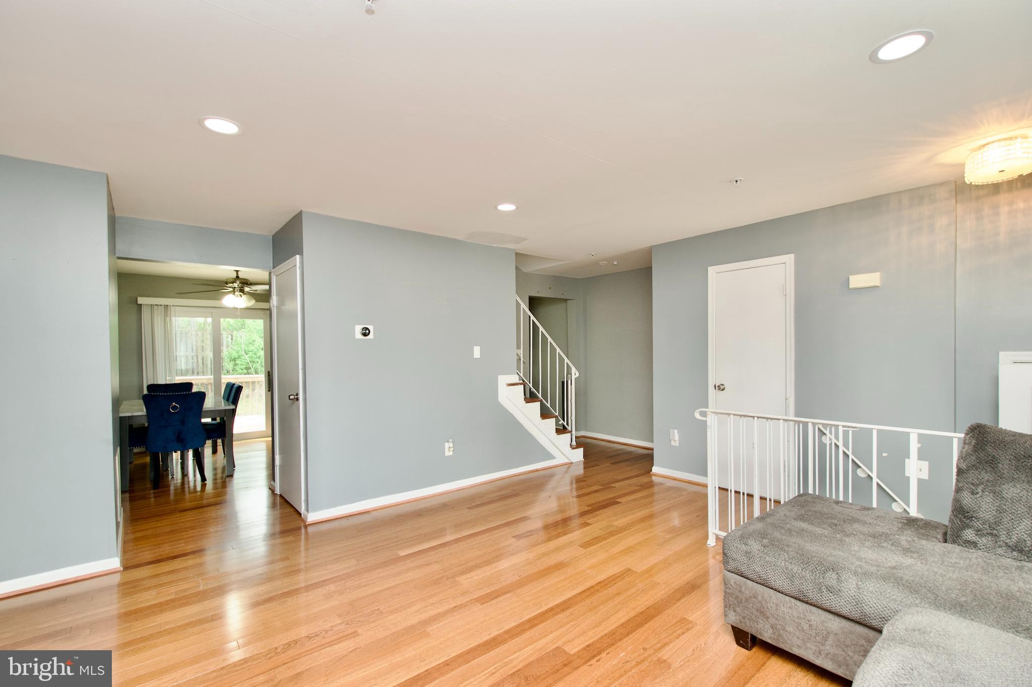 921 NEWINGTON COURT