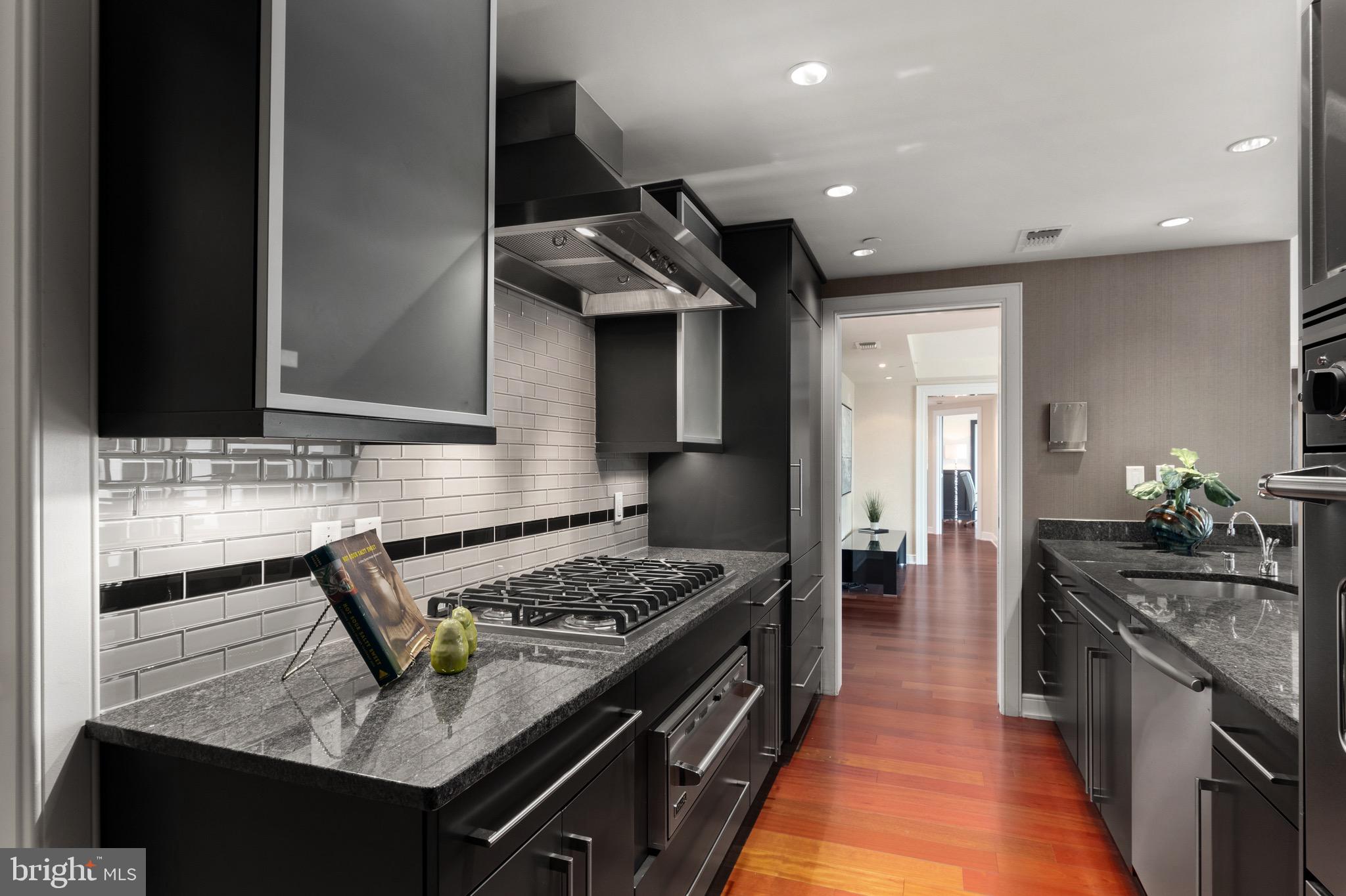 THE WATERVIEW - Residential