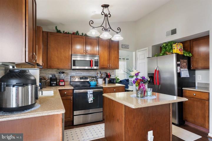 3469 LACROSSE COURT