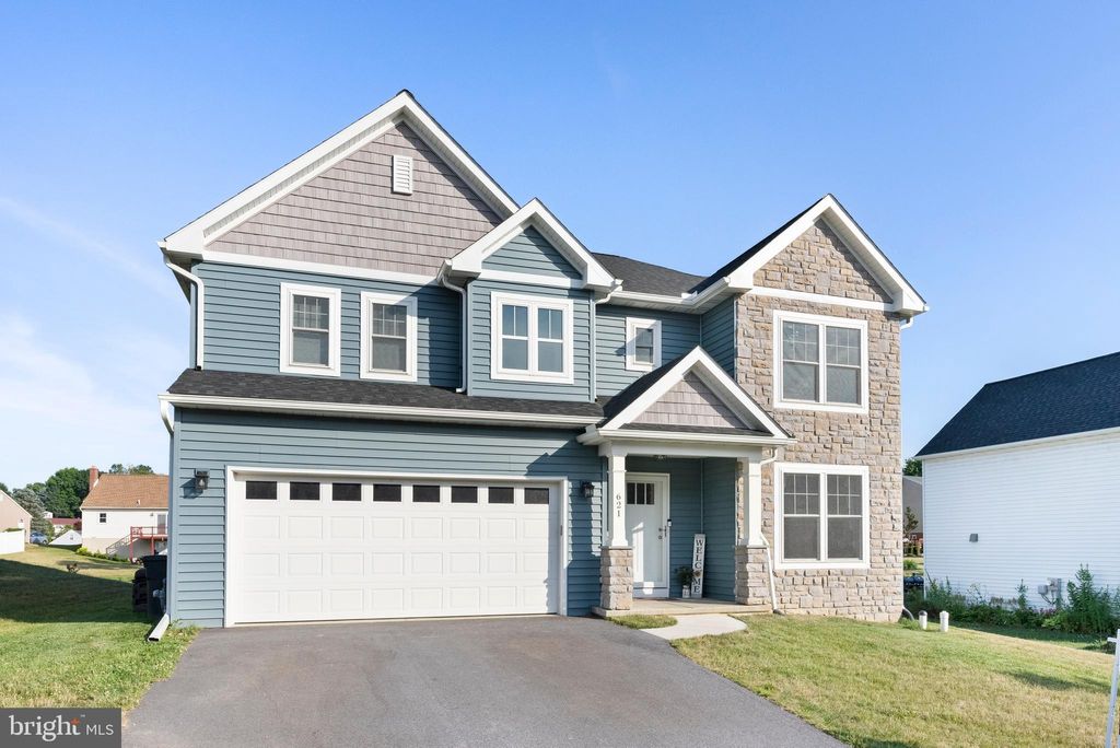 Photo of 621 N Pier Drive, Lancaster, PA 17603 (MLS # PALA2052196)