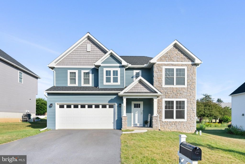 Photo of 621 N Pier Drive, Lancaster, PA 17603 (MLS # PALA2052196)