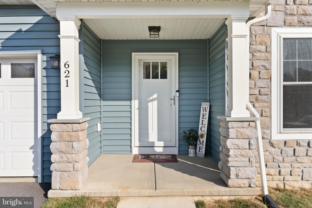 Photo of 621 N Pier Drive, Lancaster, PA 17603 (MLS # PALA2052196)